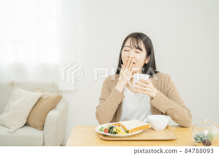 Sleepy female (yawning / breakfast) Sleepy female (yawning / breakfast) 84788093