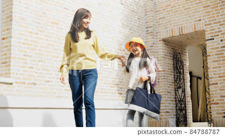 Parents and children walking hand in hand Parents and children walking hand in hand 84788787