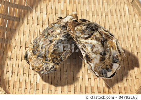Freshly caught raw oysters sent directly from the production area, oysters made from high-quality winter ingredients Freshly caught raw oysters sent directly from the production area, oysters made from high-quality winter ingredients 84792168
