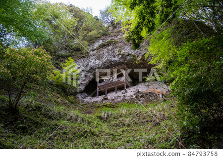 Iwaya Shrine in Toho Village, Fukuoka Prefecture 84793758