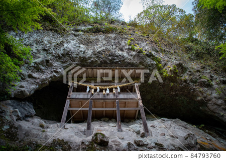 Iwaya Shrine in Toho Village, Fukuoka Prefecture 84793760