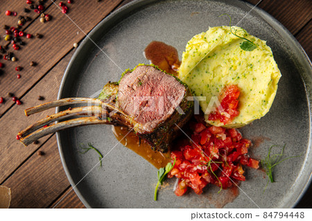 Gourmet rack of lamb with mashed potatoes 84794448