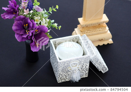 Shiraki mortuary tablet (temporary mortuary tablet) and urn 4 Shiraki mortuary tablet (temporary mortuary tablet) and urn 4 84794504