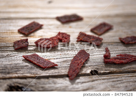 與威士忌搭配的零食 牛肉乾 84794528