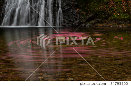 Premonition that something will be born from the basin Premonition that something will be born from the basin 84795300