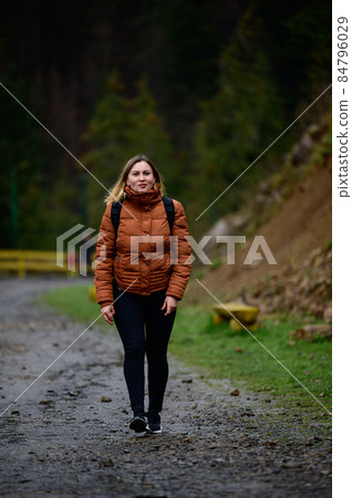 Tourist in the Carpathians, a girl on a background of mountains in the rehabilitation center of brown bears, Synevyr glade. Tourist in the Carpathians, a girl on a background of mountains in the rehabilitation center of brown bears, Synevyr glade. 84796029