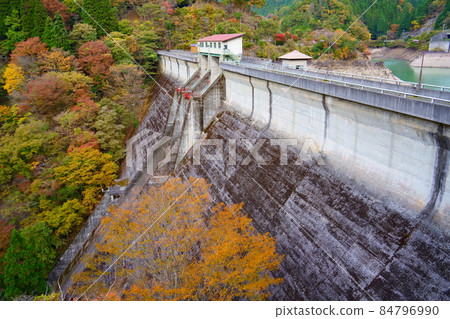 曳原水壩和紅葉（兵庫縣紫蘇市） 84796990