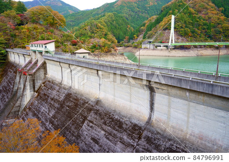 曳原水壩和紅葉（兵庫縣紫蘇市） 84796991