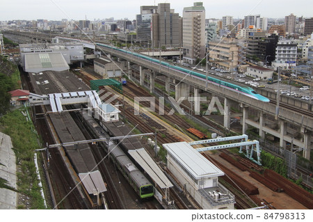 Tohoku Shinkansen E5 series going near Tabata station (single: 10-car train) Tohoku Shinkansen E5 series going near Tabata station (single: 10-car train) 84798313