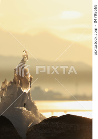 God transit of Lake Suwa 84798669