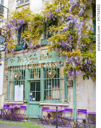 Fashionable landscape of Paris 84798802