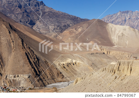 Kagbeni village and Kali Gandaki river Kagbeni village and Kali Gandaki river 84799367