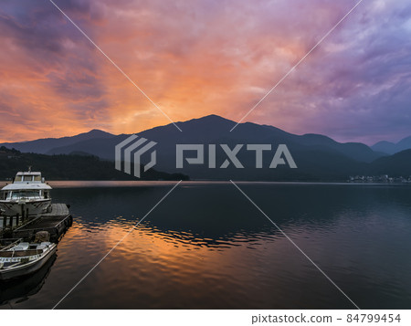 台灣日月潭在黎明，台灣 84799454