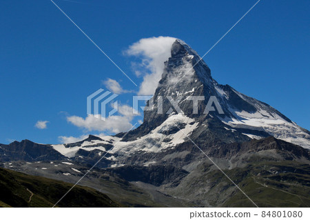 Independent peak Matterhorn that shines in the blue sky 84801080