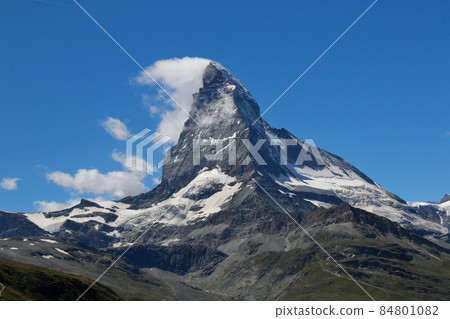 Independent peak Matterhorn that shines in the blue sky Independent peak Matterhorn that shines in the blue sky 84801082