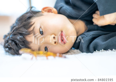 兒童生活方式小學生兒童寵物 兒童生活方式小學生兒童寵物 84801595