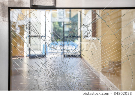 Shattered glass Shattered glass 84802058
