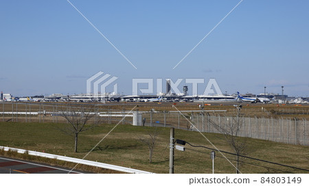 在千葉縣芝山町的“Hikoki no Oka”公園拍攝的成田機場 84803149