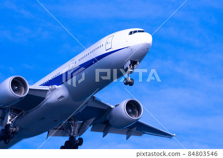 強大的飛機 84803546