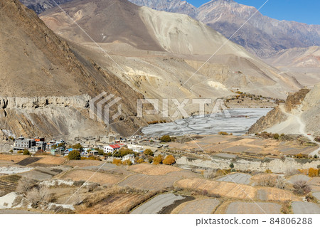 Kagbeni village and Kali Gandaki river Kagbeni village and Kali Gandaki river 84806288