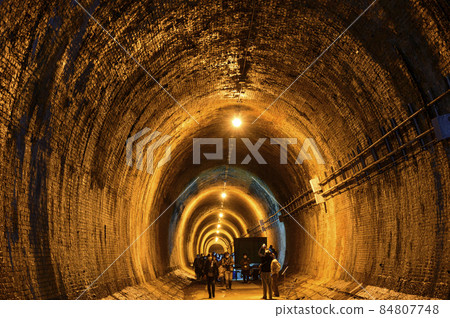 Walk along the Minatogawa Tunnel, which has replaced the rampage river 84807748