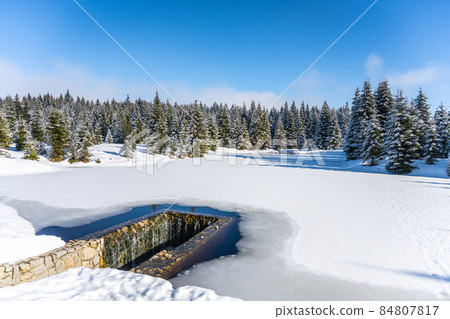 Ice covered water reservoir in Jizera Mountains 84807817
