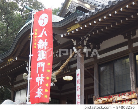 Image of visiting a shrine Image of visiting a shrine 84808256