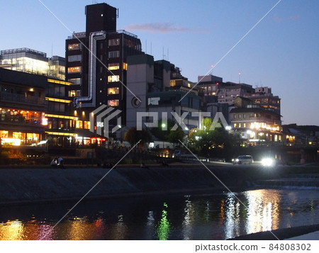 黃昏的鴨川市容 黃昏的鴨川市容 84808302
