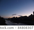 黃昏的鴨川市容 84808307
