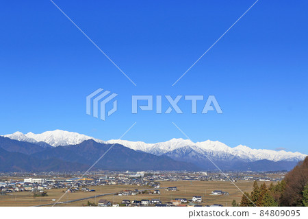 初冬的安曇野和北阿爾卑斯山 初冬的安曇野和北阿爾卑斯山 84809095