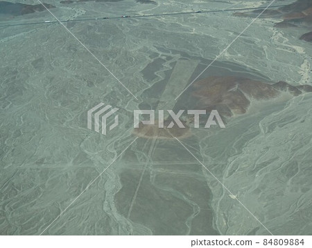 [Peru] Nasca ground painting: trapezoid 84809884