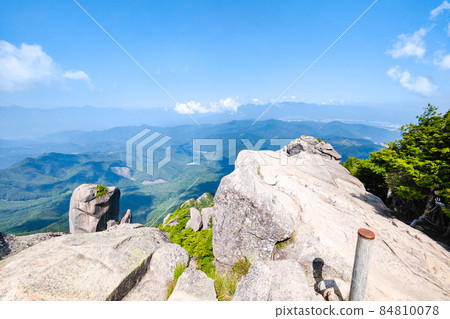 Scenery of the summit of Mt. Mizugaki: View toward Yatsugatake Scenery of the summit of Mt. Mizugaki: View toward Yatsugatake 84810078