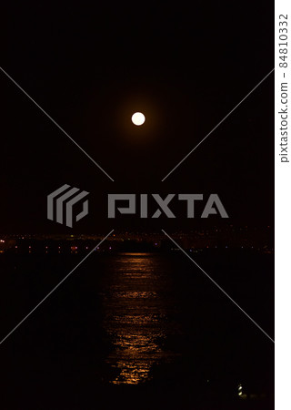 Super Moon and Yokohama Port 84810332