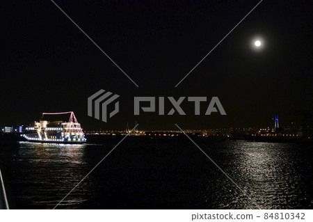 超級月亮和橫濱港 超級月亮和橫濱港 84810342