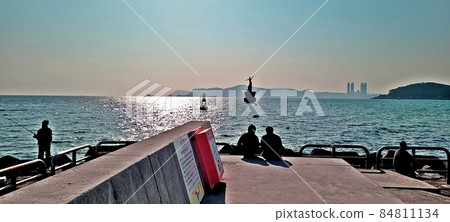 Busan Haeundae Beach Outskirts Breakwater Autumn Sea Fishing Scenery Busan Haeundae Beach Outskirts Breakwater Autumn Sea Fishing Scenery 84811134