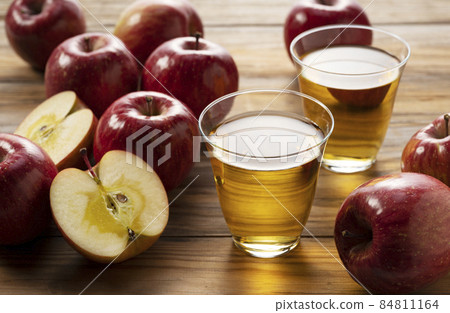 Apple juice 84811164