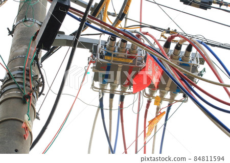 維護工作和更換電線以穩定供電 維護工作和更換電線以穩定供電 84811594