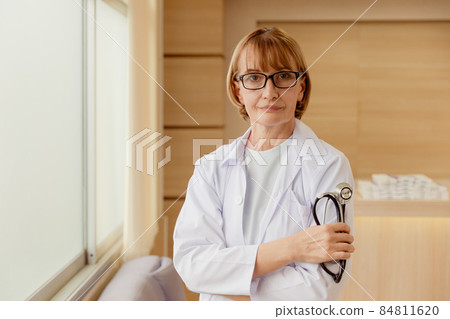 doctor female standing confident smiling in hospital for healthcare service doctor female standing confident smiling in hospital for healthcare service 84811620