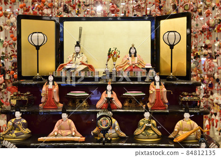 Hina dolls and hanging chicks (hanging decorations) Hina dolls and hanging chicks (hanging decorations) 84812135