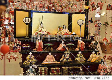 Hina dolls and hanging chicks (hanging decorations) Hina dolls and hanging chicks (hanging decorations) 84812136