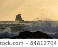 Ogasawara: Crushing waves and evening scenery 84812704