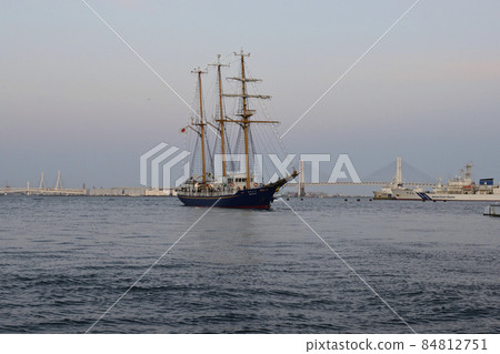 Yokohama Port sailing ship "Miraihe" 84812751