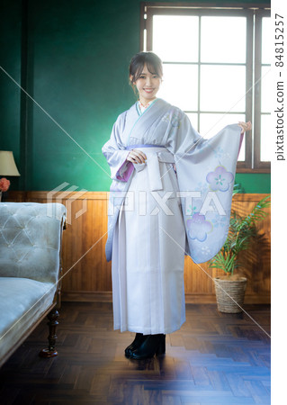Hakama two-shaku sleeve kimono graduation ceremony 84815257