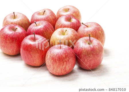 三富士蘋果,新鮮採摘的蘋果,紅蘋果,健康水果,水果 三富士蘋果,新鮮採摘的蘋果,紅蘋果,健康水果,水果 84817010