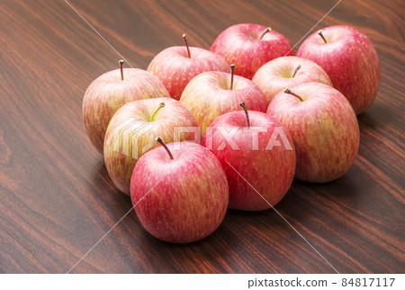 三富士蘋果,新鮮採摘的蘋果,紅蘋果,富士蘋果,健康水果,水果 三富士蘋果,新鮮採摘的蘋果,紅蘋果,富士蘋果,健康水果,水果 84817117