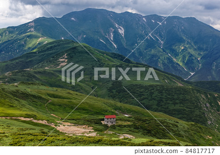 從朝日山脈和三道邊界看到的狐狸洞小屋和伊藤山 84817717