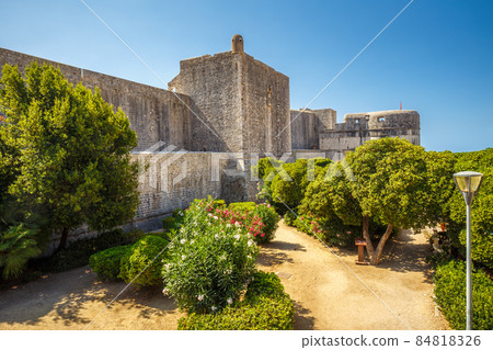 Fort Bokar at the western wall of the city of Dubrovnik in Croat Fort Bokar at the western wall of the city of Dubrovnik in Croat 84818326
