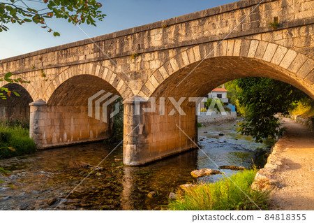 Stone bridge on the lower reaches of the river Zrnovnica, near S Stone bridge on the lower reaches of the river Zrnovnica, near S 84818355
