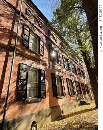 Red brick and the sun Red brick and the sun 84818693