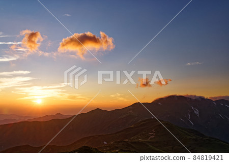Sunset and Mt. Itoh seen from the Asahi mountain range and the three-way border Sunset and Mt. Itoh seen from the Asahi mountain range and the three-way border 84819421